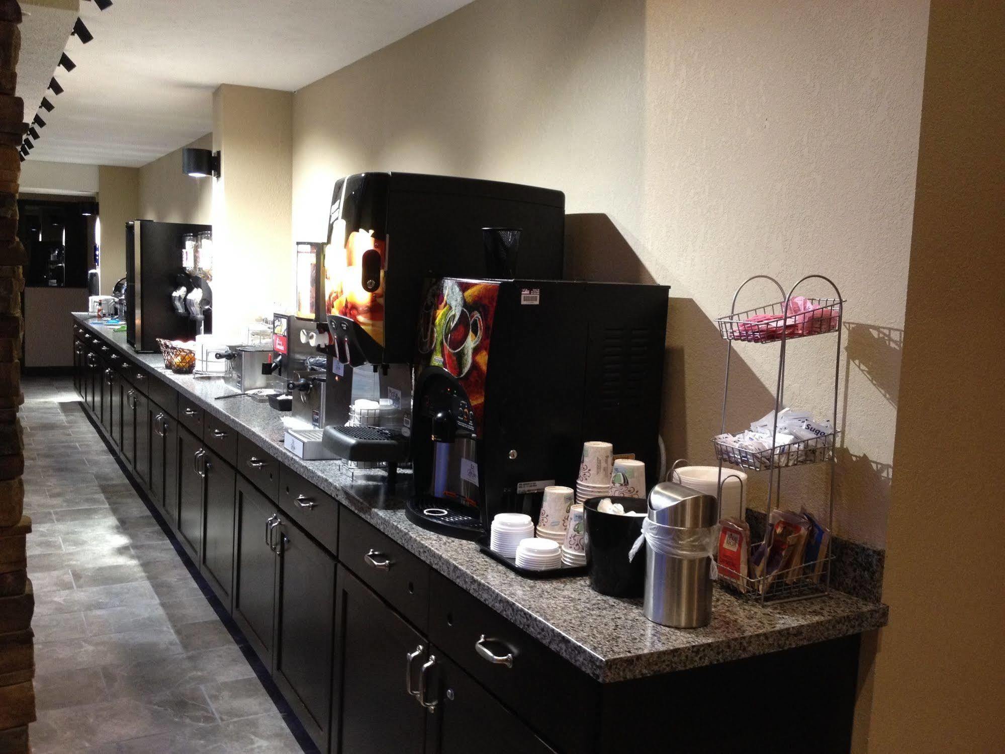 Boarders Inn & Suites By Cobblestone Hotels - Grand Island Buitenkant foto