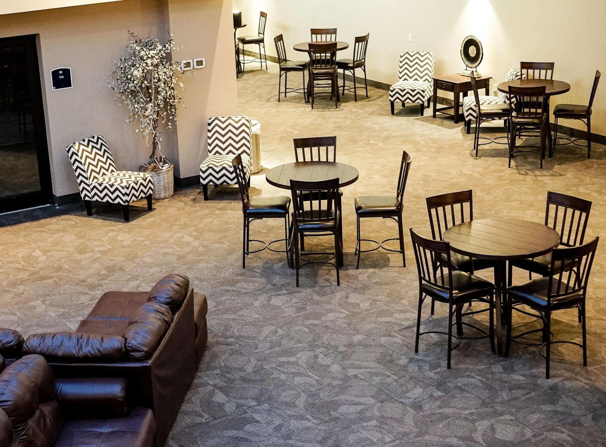Boarders Inn & Suites By Cobblestone Hotels - Grand Island Buitenkant foto