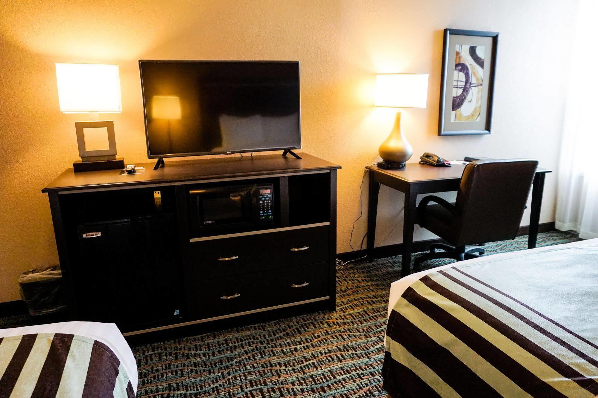 Boarders Inn & Suites By Cobblestone Hotels - Grand Island Buitenkant foto