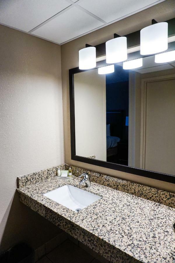 Boarders Inn & Suites By Cobblestone Hotels - Grand Island Buitenkant foto